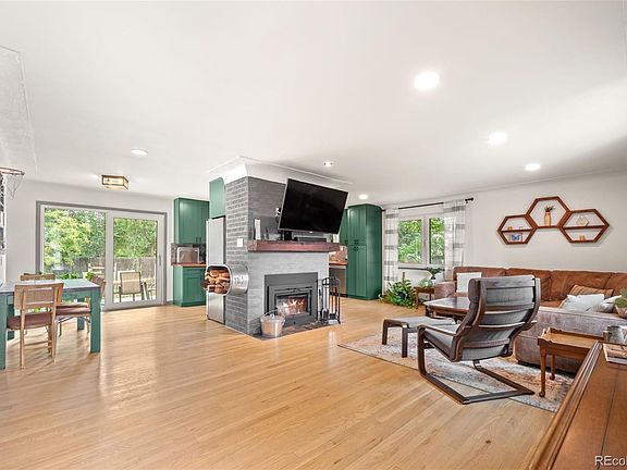 4th image of 3560 Everett Street