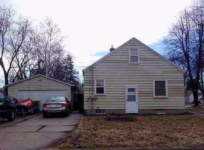 2nd image of 1036 Lark St