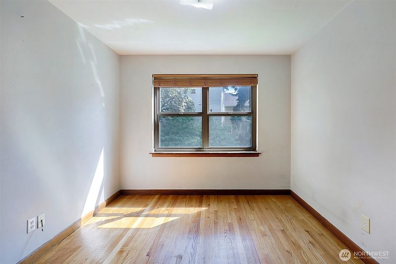 5th image of 4815 S Holly Street