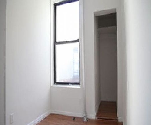3rd image of 147 Thompson St