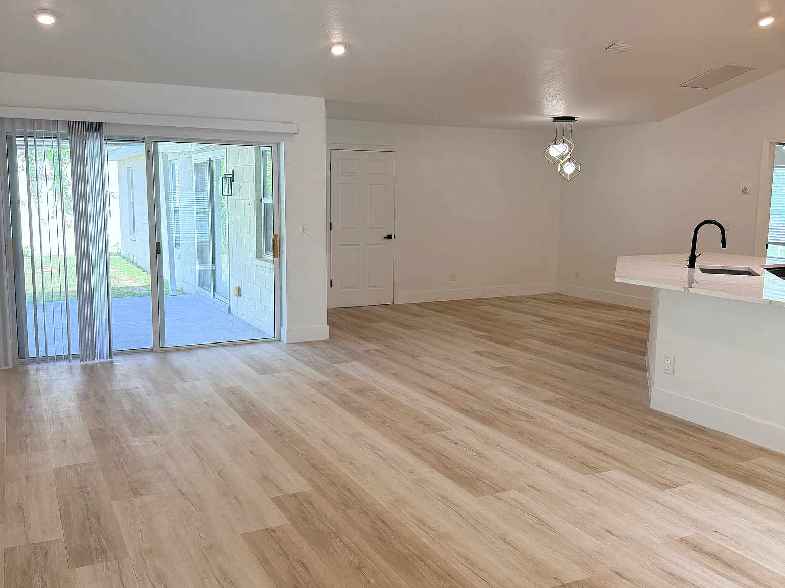 939 Dora Ave — Photo 2