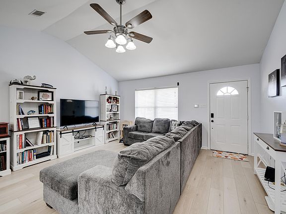 5th image of 148 Peach St