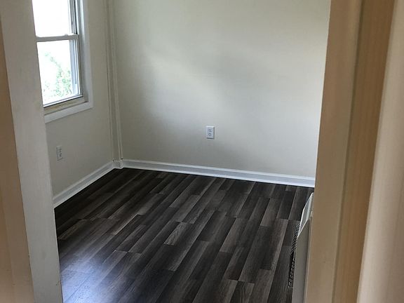 4th image of 402 Murray Ave