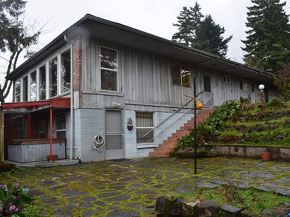 4th image of 550 Riverview Dr NW