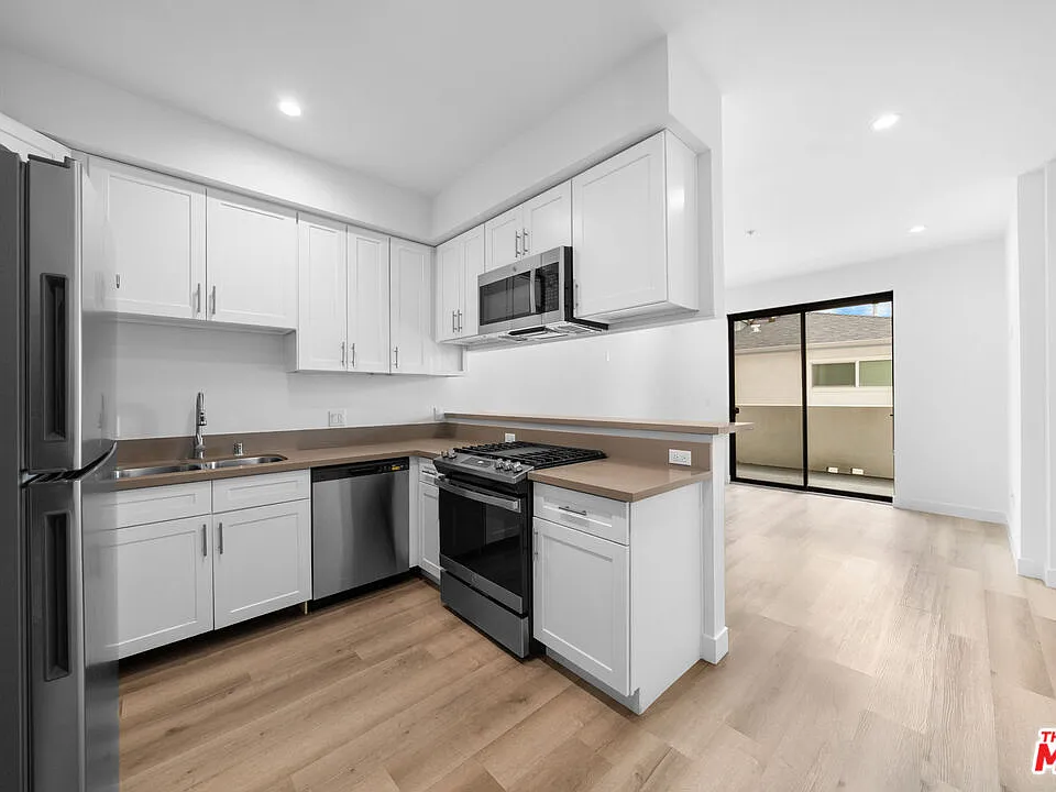 5612 Lexington Ave #204