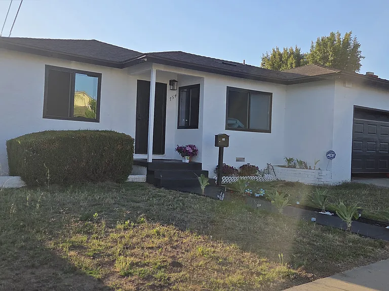 754 Marjorie Dr — Photo 2