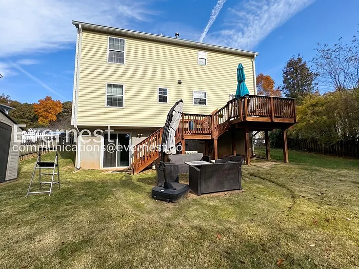 4 bed, 3.5 bath, 2565 sqft, $3,200 — Photo 3