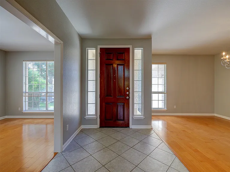 1554 Homewood Cir — Photo 8