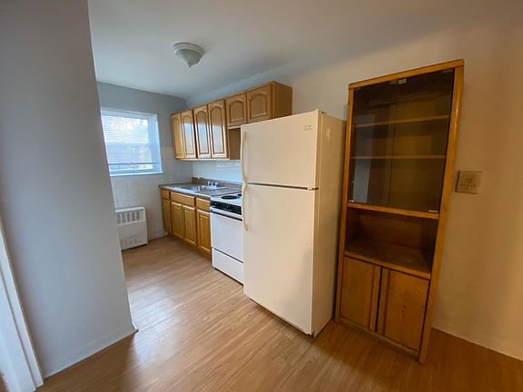5th image of 250 McLean Ave #5C