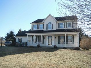 4 Wyngate Dr, Glenmont, NY 12077