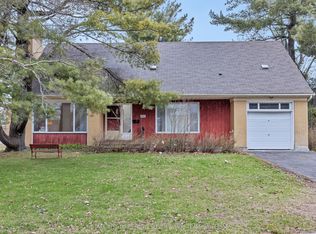 2131 Neepawa Ave, Ottawa, ON K2A 3L8