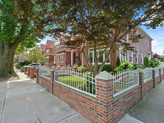 4th image of 8319 Penelope Ave