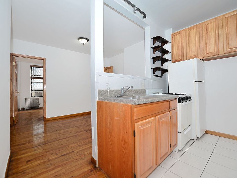 1st image of 138 Orchard St APT 10