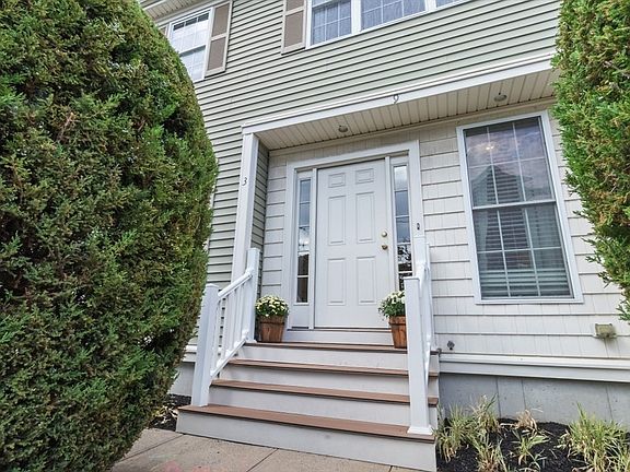 2nd image of 9 Russell St Unit 3