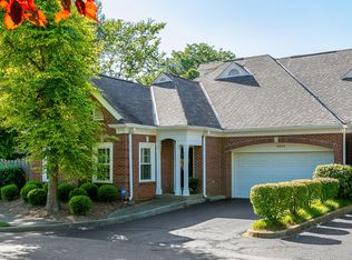 5944 Ashwood Bluff Dr, Louisville, KY 40207