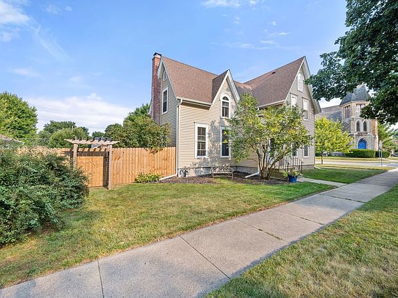 3rd image of 230 Somonauk St