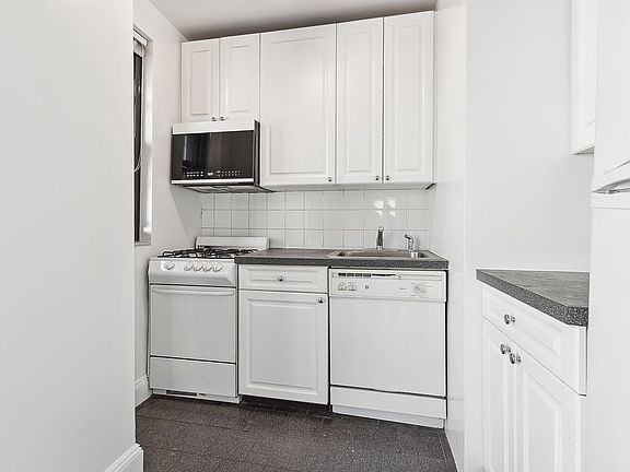 5th image of 200 E 16th St APT 12H