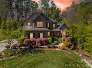 800 Hidden Pond Ln, Waxhaw, NC 28173