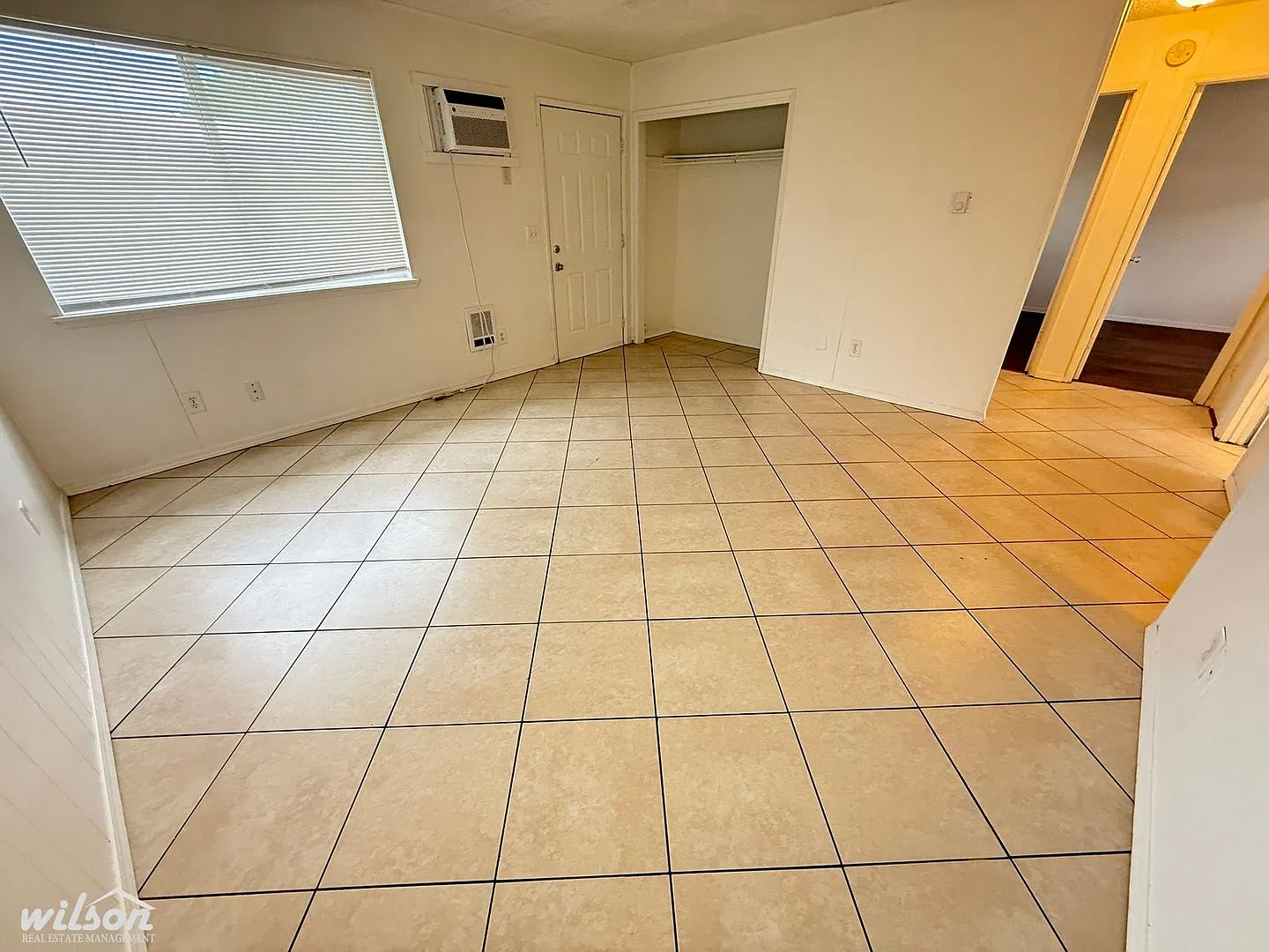 306 W Pierce St — Photo 3
