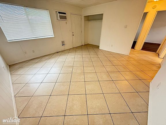 4th image of 306 W Pierce St #4
