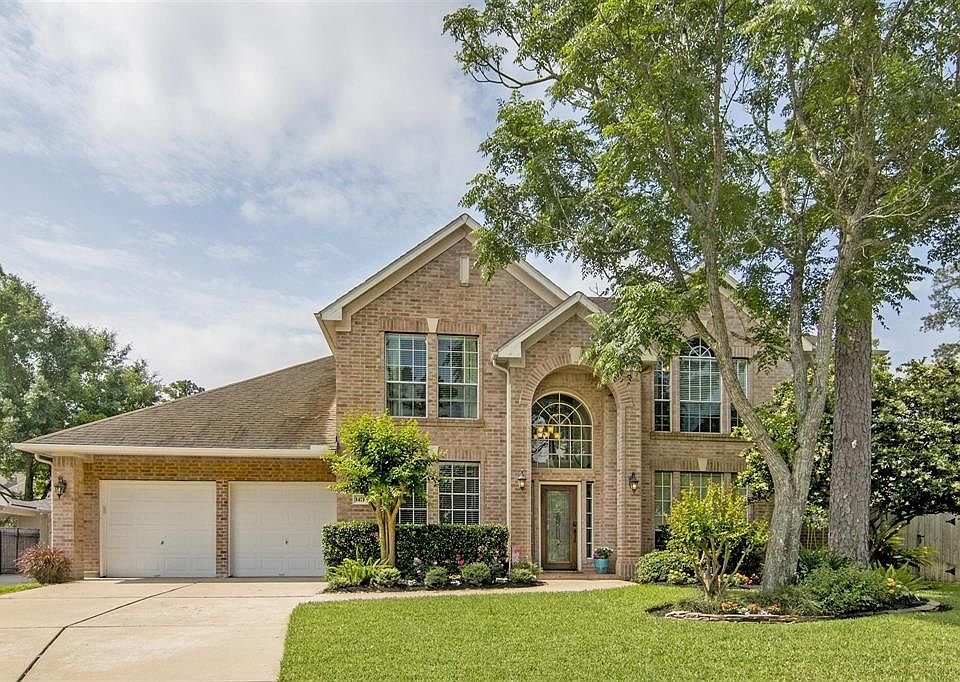 Wonderful spacious home with a large lot