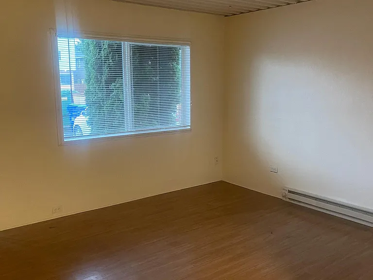6956 N Fessenden St #4 — Photo 11