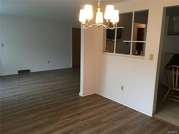 3rd image of 135 Old Lyme Dr APT 5