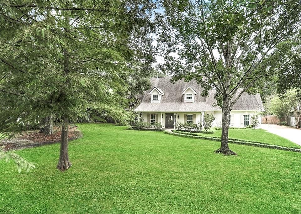 1st image of 122 Century Oak Ln