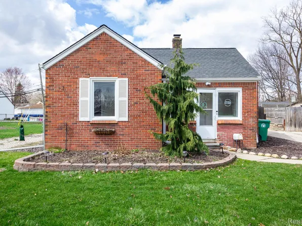 1147 Harrison St, Garden City, MI 48135