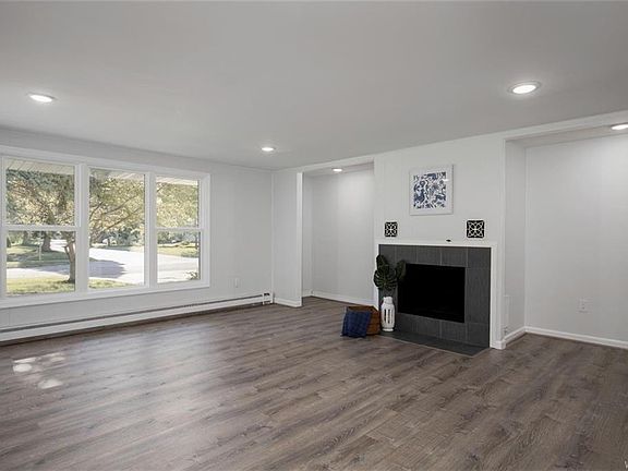 4th image of 255 Lamarck Dr