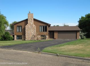 640 Dakota Dr, Beach, ND 58621