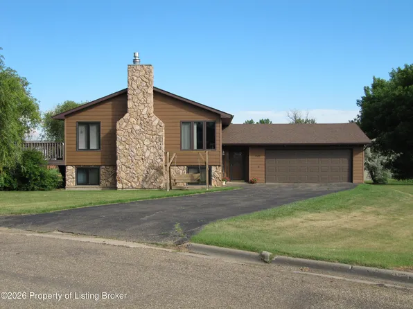 640 Dakota Dr, Beach, ND 58621