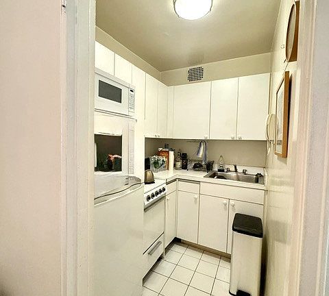 5th image of 411 E 53rd St APT 8E