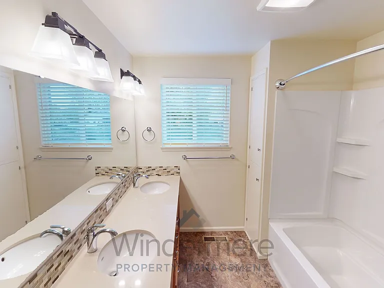 1976 Scarpelli Dr — Photo 12