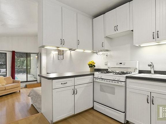 3rd image of 35 E 10th St APT 2-G