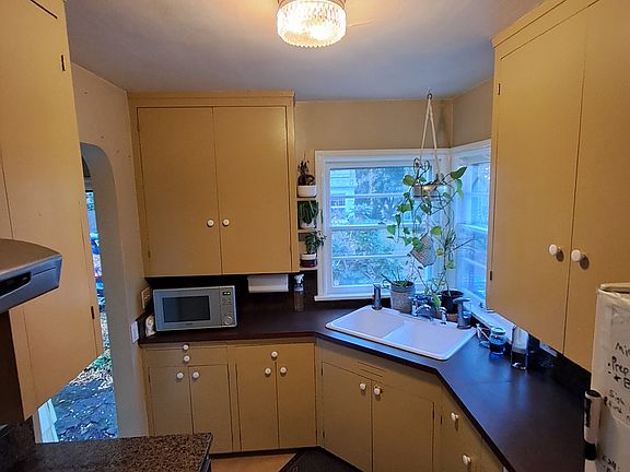 3rd image of 2817 SE 33rd Ave