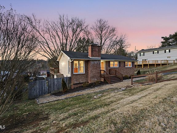 3rd image of 404 Merriwood Dr