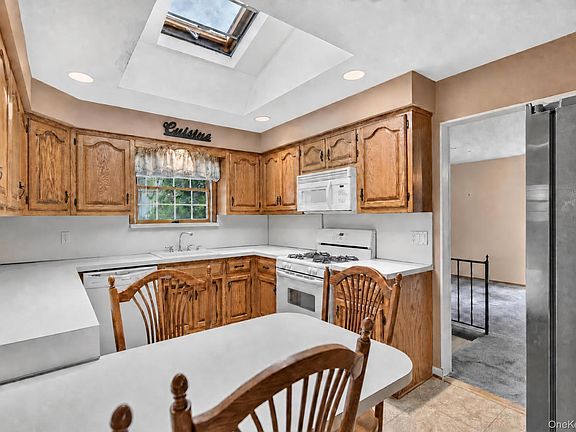 4th image of 956 Annadale Road