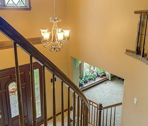 3rd image of 6552 Queens Way