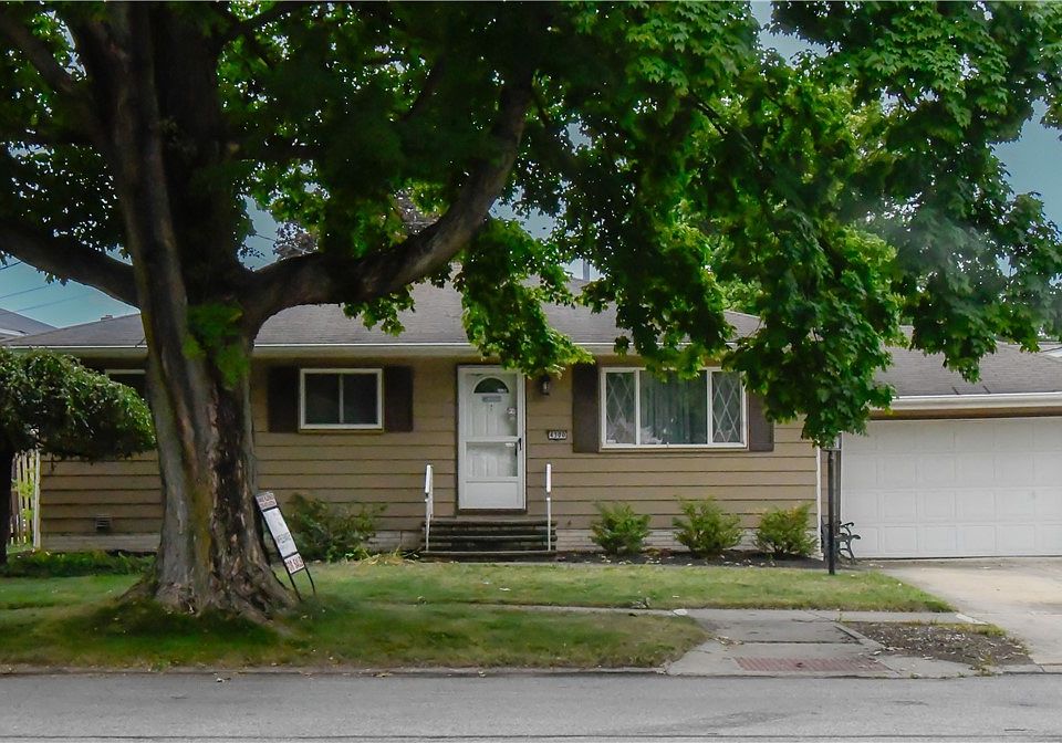 1st image of 4300 W 194th St