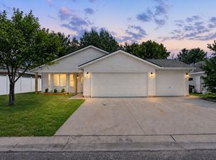 620 Meadowlark Ln, Eden Valley, MN 55329