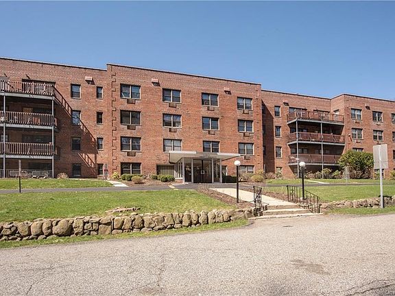 2nd image of 5 Oakdale Mnr APT B17