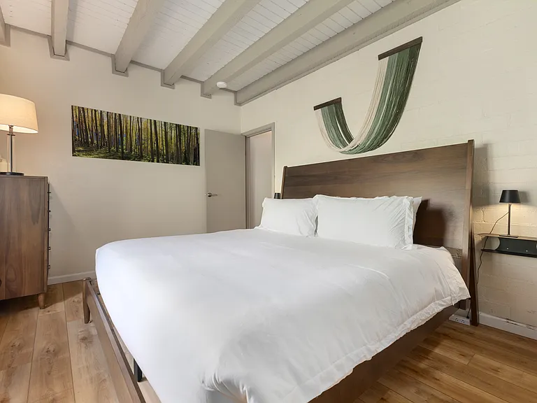 Lower Level Bedroom 2 | Kingsize Bed
