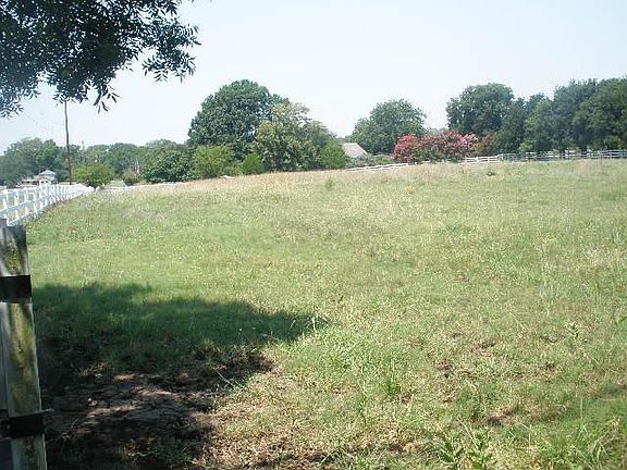 2nd image of 4203 Sycamore Ln
