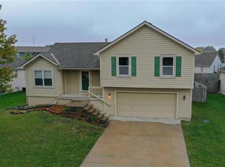 920 E Pumpkin Ridge St, Gardner, KS 66030