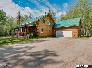 975 Duckhawk Dr, Fairbanks, AK 99709