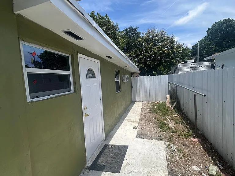 845 NW 132nd St — Photo 7