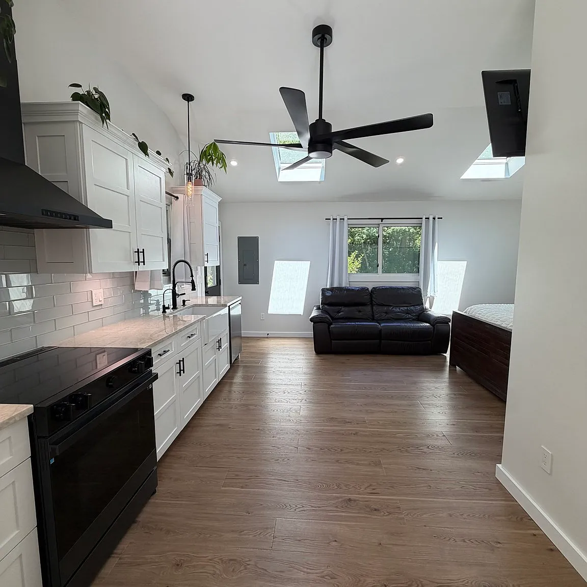 1 bed, 1.0 bath, 600 sqft, $2,500 — Photo 3