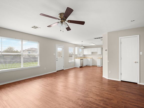 4th image of 303 Wegstrom St
