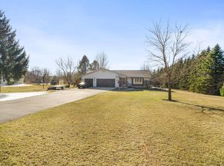2125 Edgewater Dr, Grafton, WI 53024